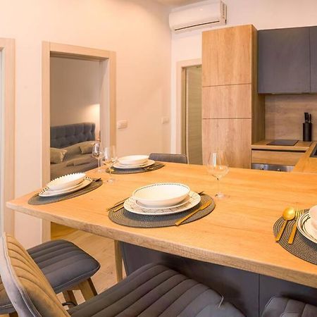 Luksuzni Apartman Ribica U Samom Centru Grada Split Exterior photo